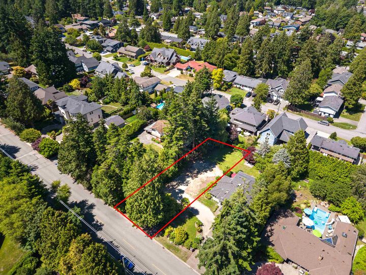 Property Photo:  5125 1st Avenue  BC V4M 1B4 