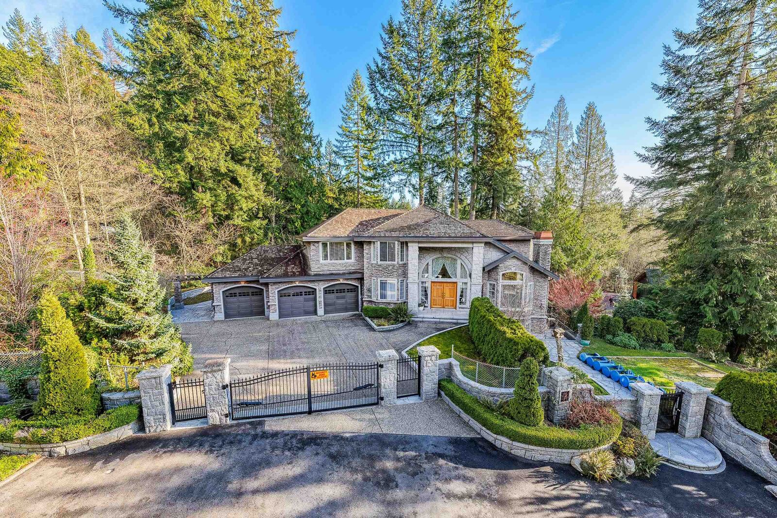 Property Photo:  188 Wyndham Crescent  BC V3H 4X9 