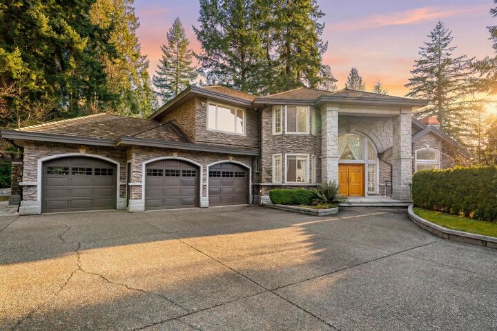 188 Wyndham Crescent — photo 1