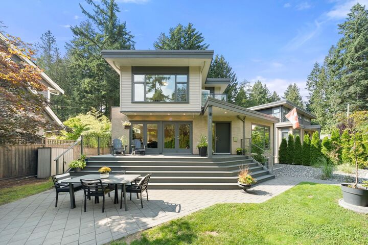2025 Mackay Avenue — photo 1