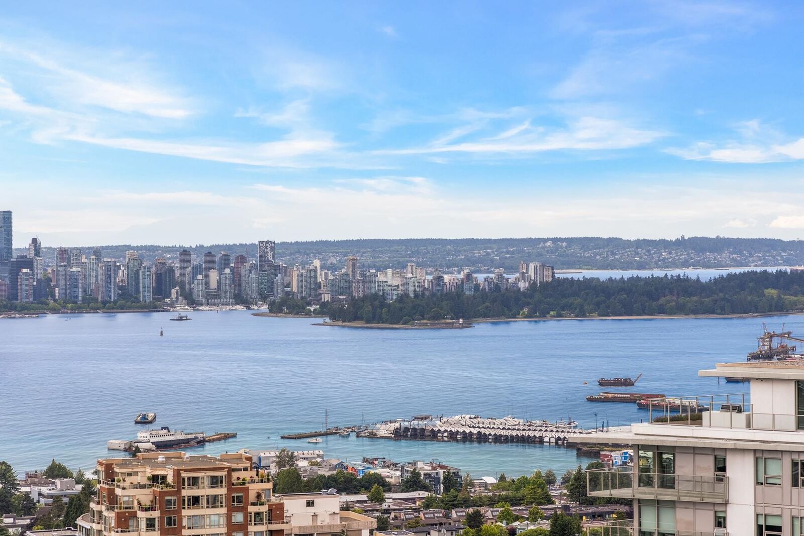 Property Photo:  125 E 14th Street 2105  BC V7L 0E6 