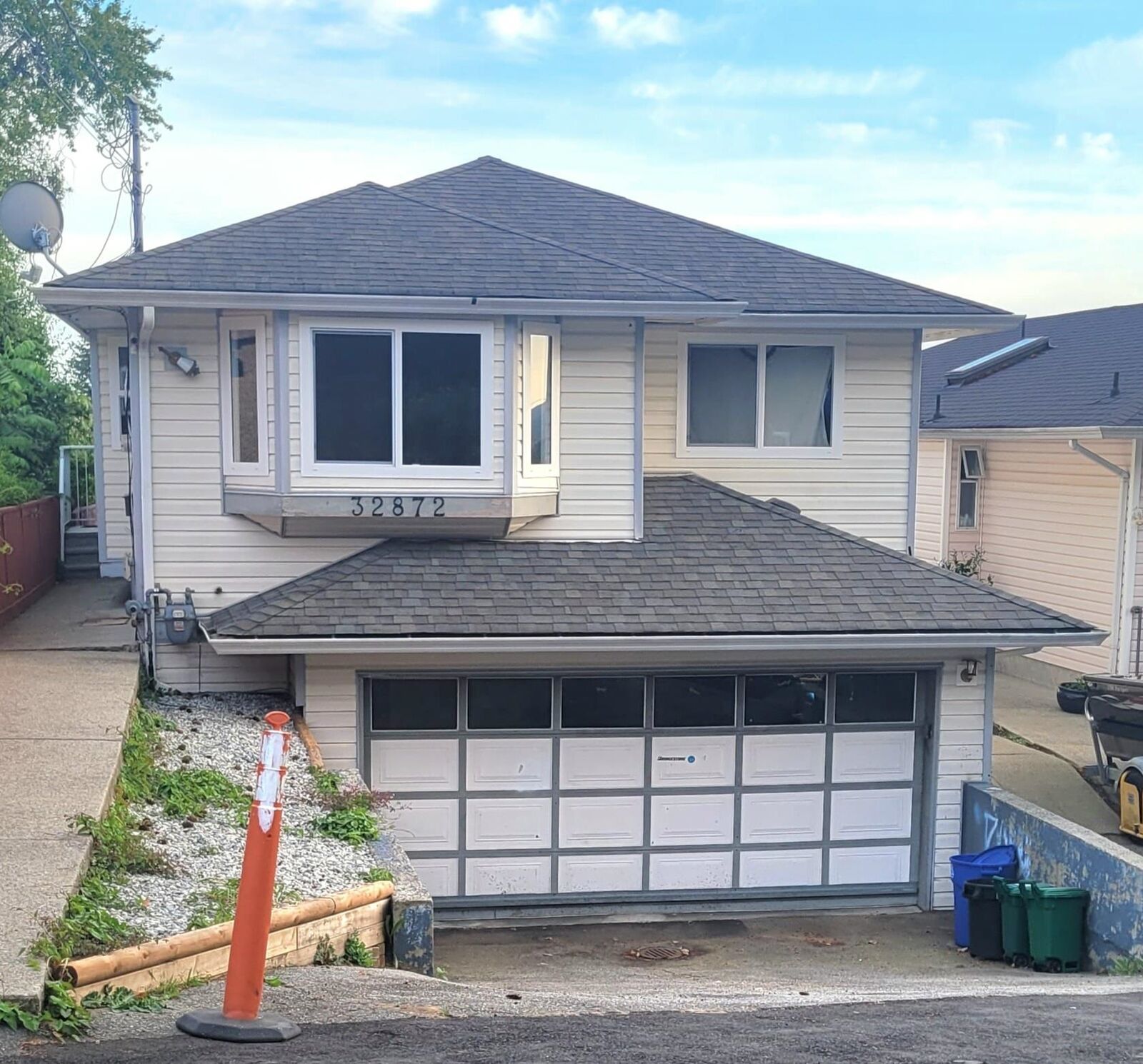 Property Photo:  32872 1 Avenue  BC V2V 1E7 