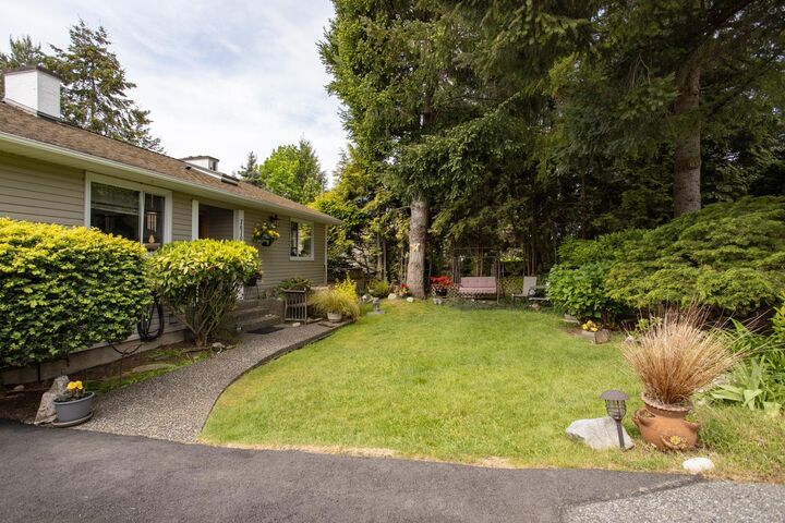 Property Photo:  16104 9 Avenue  BC V4A 1A6 