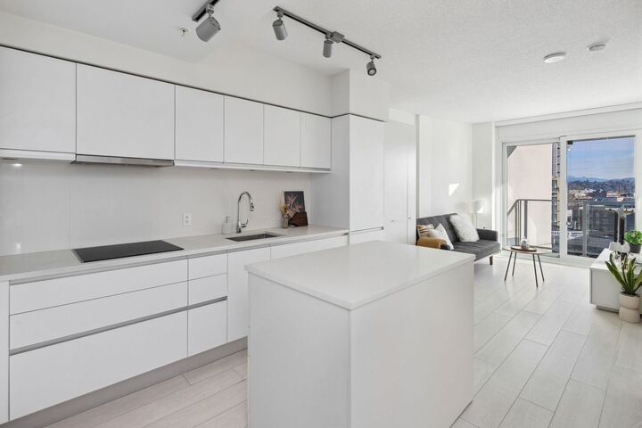 180 E 2nd Avenue 611 — photo 1