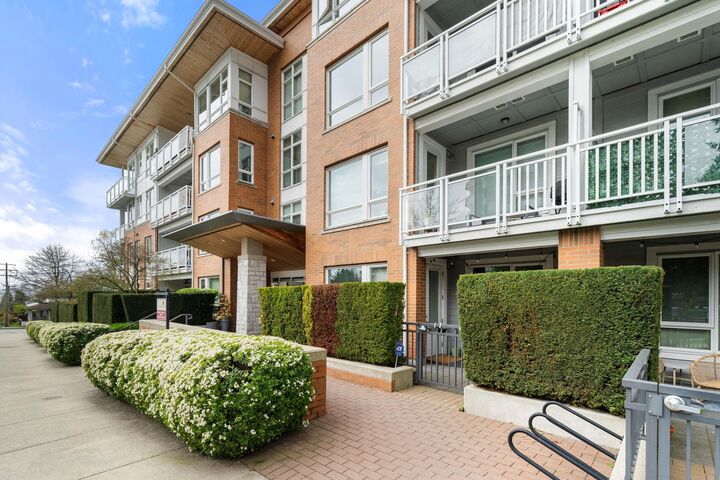 Property Photo:  717 Chesterfield Avenue 101  BC V7M 3L8 