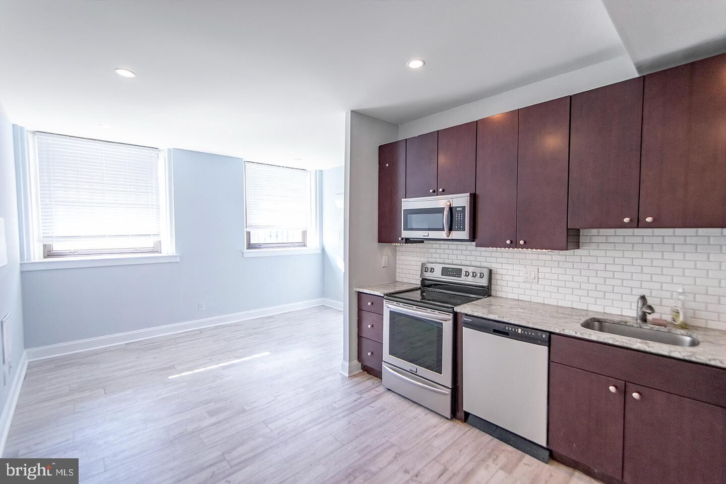 Property Photo:  427 Monroe Street 33 Unit 103  PA 19146 
