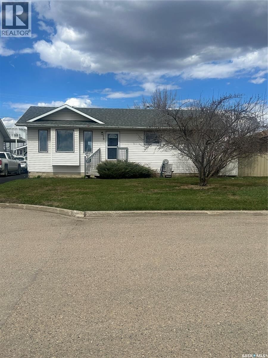 Property Photo:  719 Adamson Crescent  SK S0J 2E0 