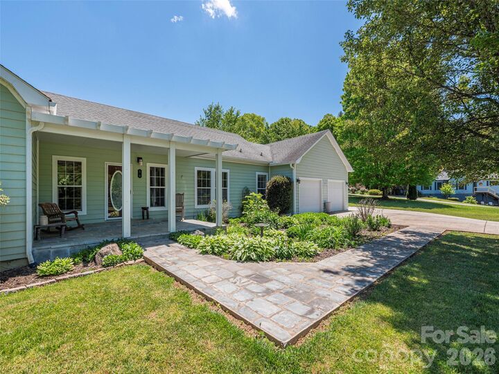 Property Photo:  16 Chinaberry Court  NC 28785 