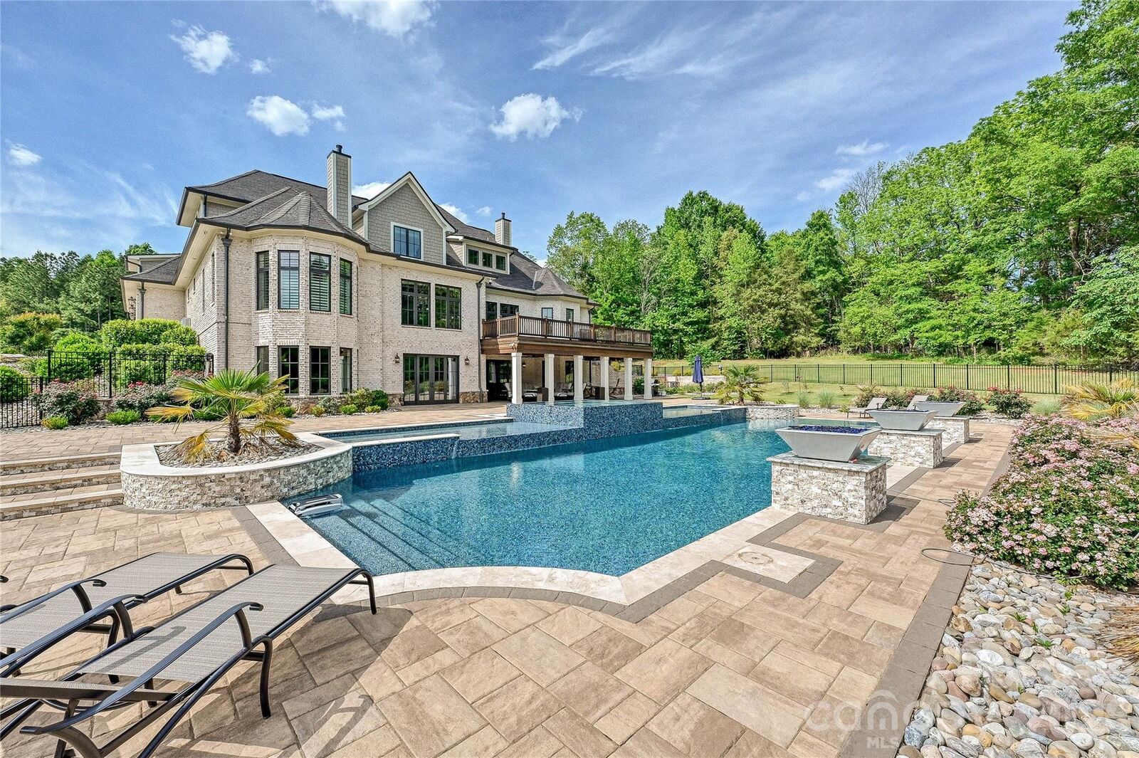 Property Photo: 1430 Rosehill Drive NC 28173