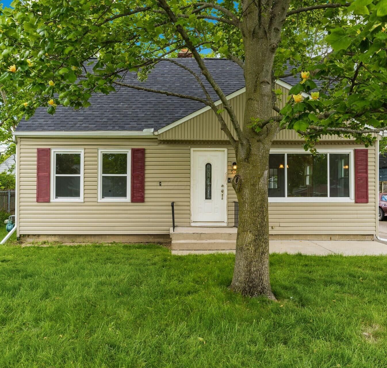 Property Photo:  902 Eastmoor Boulevard  OH 43209 