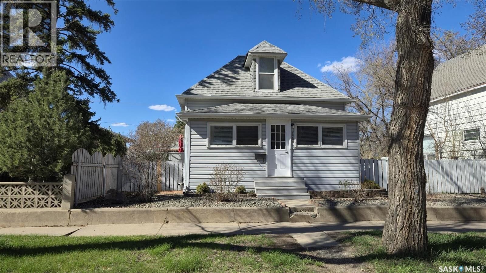 Property Photo:  520 Fairford Street E  SK S6H 0E6 
