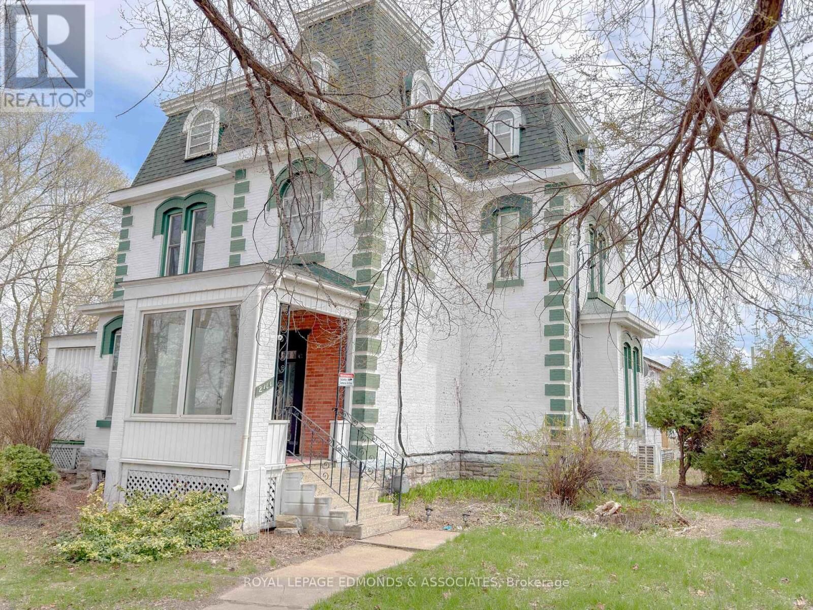 Property Photo:  247 Victoria Street  ON K8A 4K5 