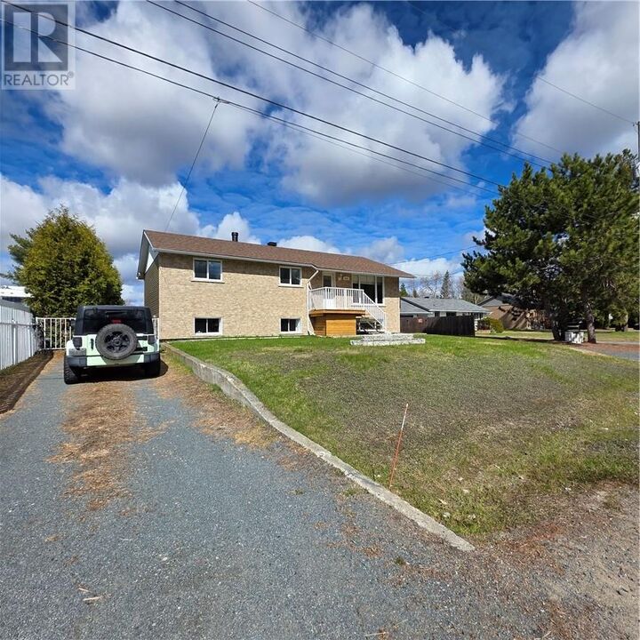 Property Photo:  3225 Parkdale Crescent  ON P3N 1A7 