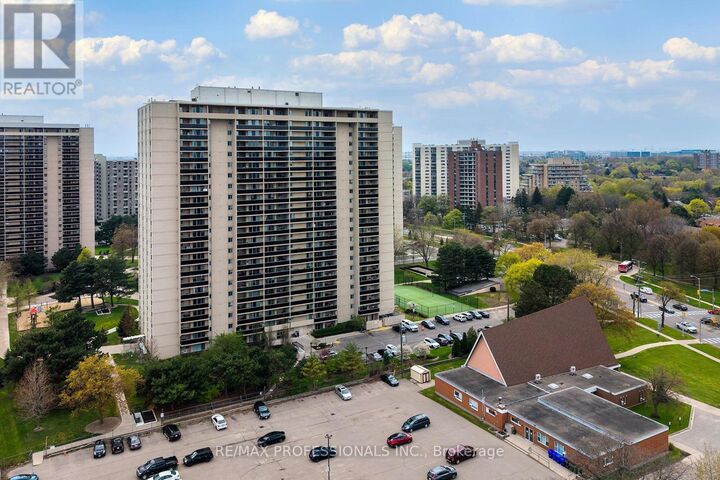 Property Photo:  812 Burnhamthorpe Road 1504  ON M9C 4W1 