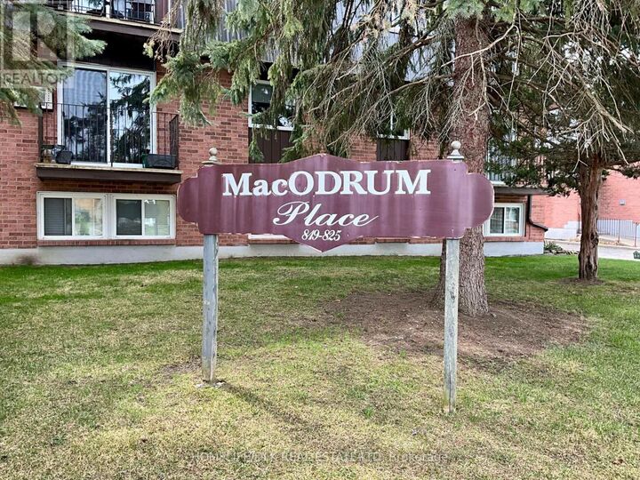 Property Photo:  819 Macodrum Drive 12  ON K6V 6P6 