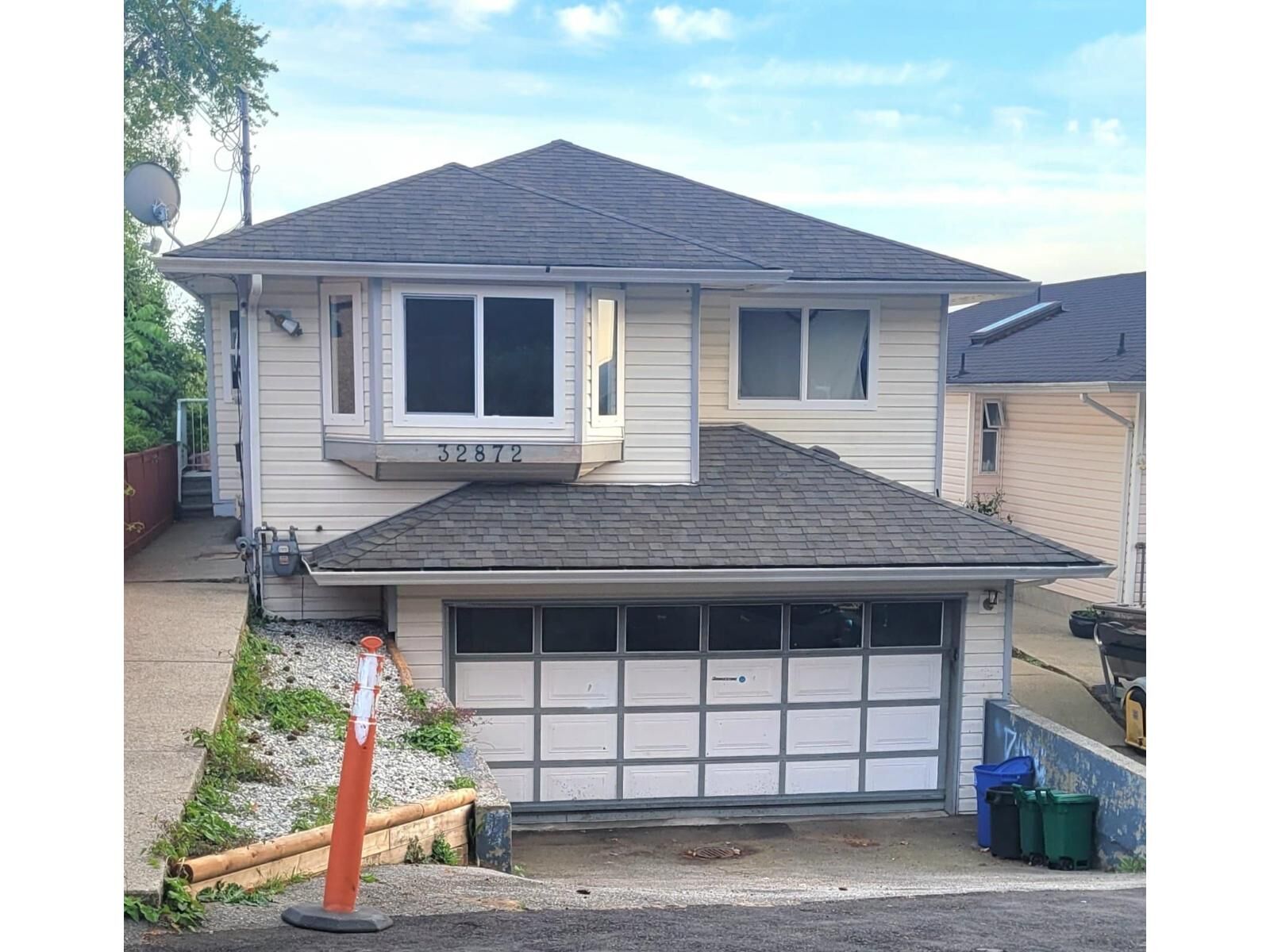 Property Photo:  32872 1 Avenue  BC V2V 1E7 