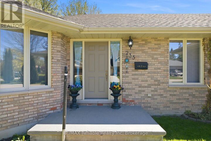 Property Photo:  235 Willis Way  ON N0M 1S2 