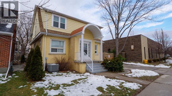 Property Photo:  821-823 Villaire  ON N9S 2J3 