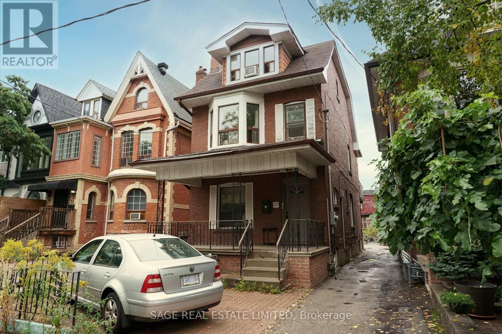 Property Photo:  37 Rusholme Road Main  ON M6J 3H3 