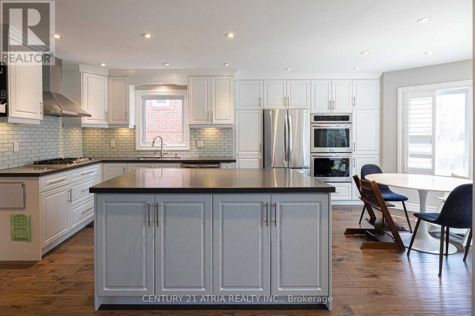 Property Photo:  35 Versailles Court  ON L4C 8V6 