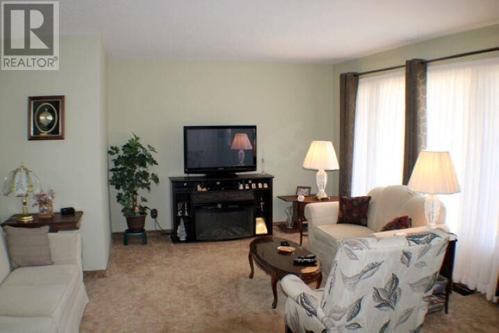 Property Photo:  52 Grandview Ave E  ON P6B 3V8 
