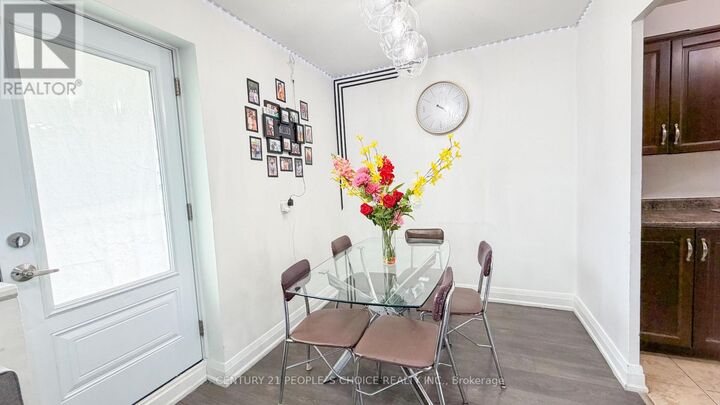 Property Photo:  2485 Woking Crescent 201  ON L5K 1Z6 