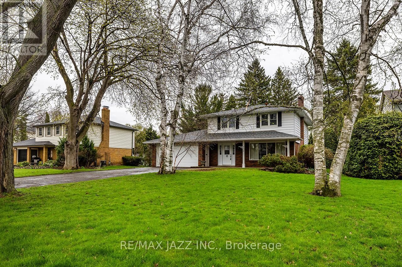 Property Photo:  233 Wellington Street  ON L1N 5L7 