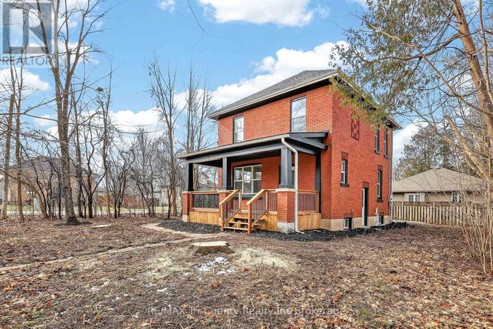 Property Photo:  394 Wellington Street  ON N5C 1T6 