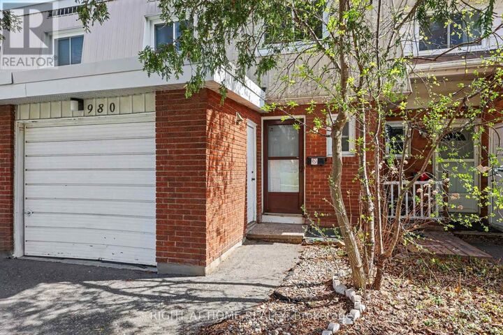 Property Photo:  980 Gulf Place 207  ON K1K 3Y1 