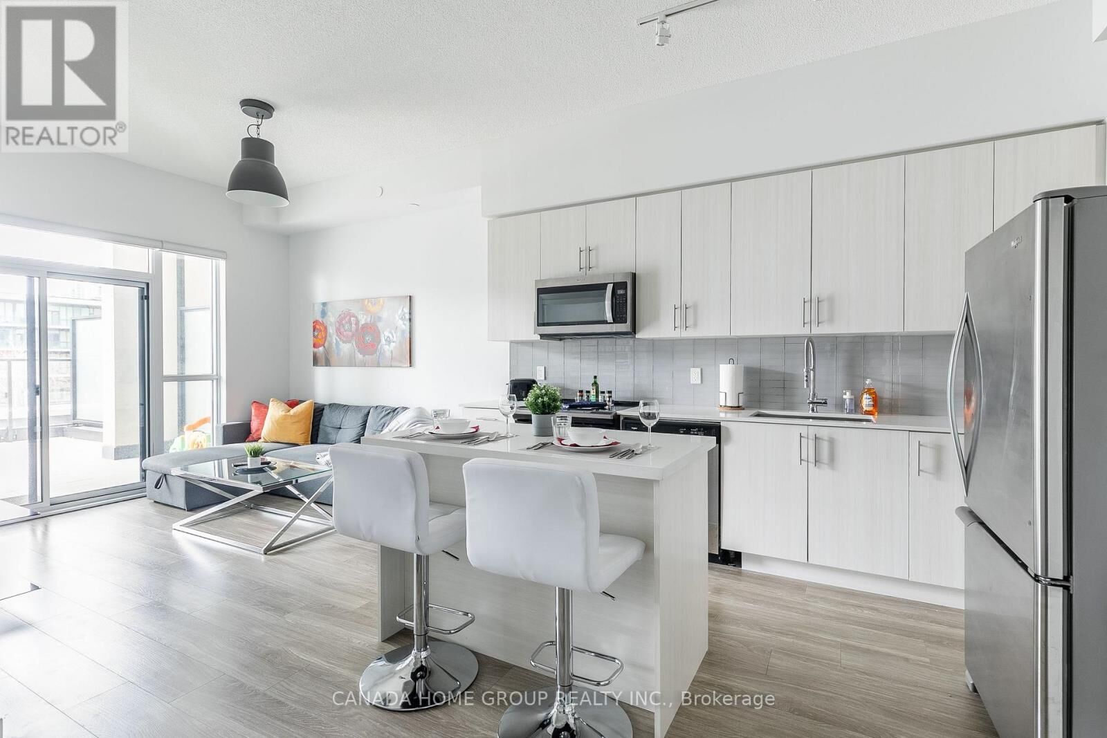 Property Photo:  4055 Parkside Village Drive 616  ON L5B 0K2 