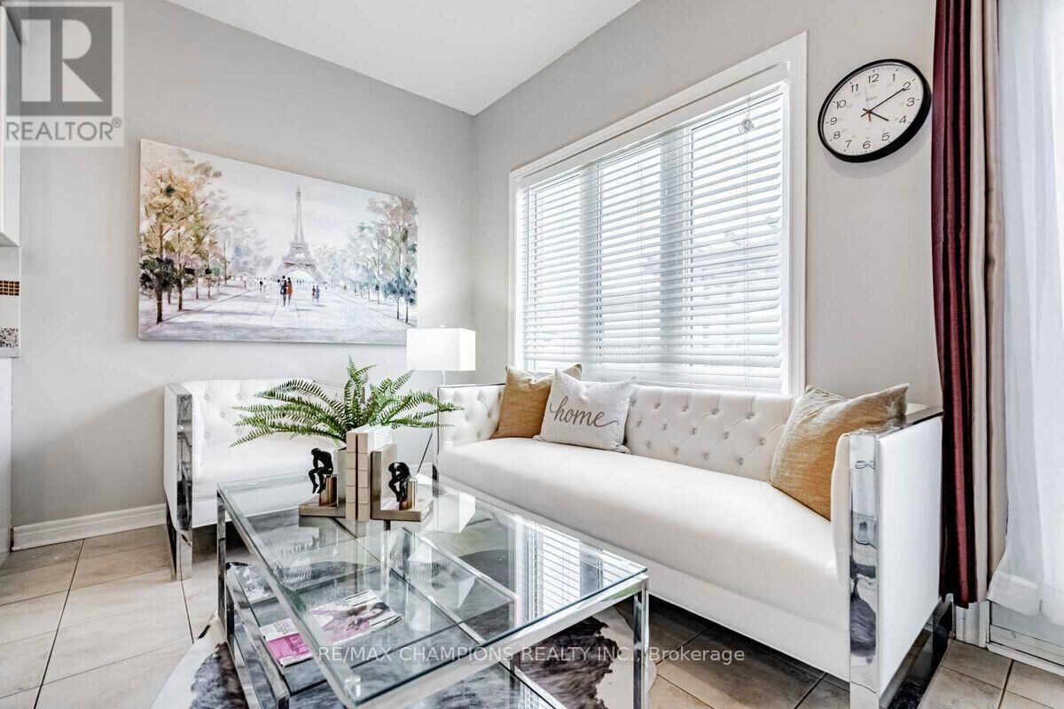 Property Photo:  5435 Festival Drive  ON L5M 0G6 