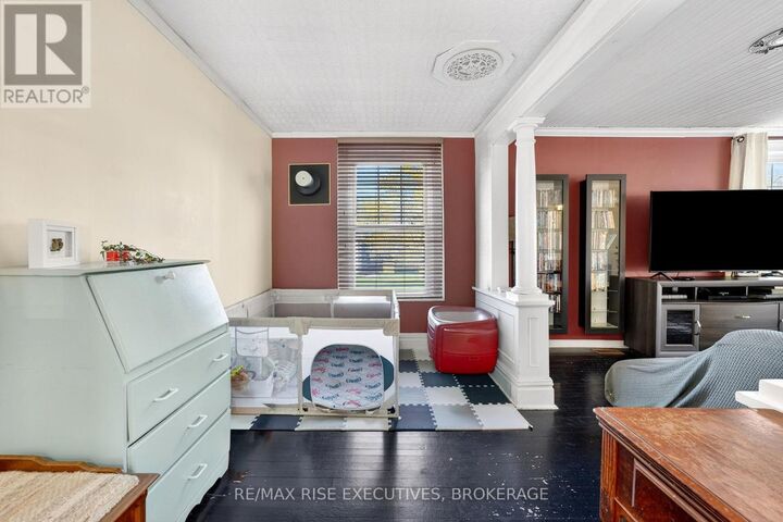 Property Photo:  336 Queen Street  ON K0H 1G0 