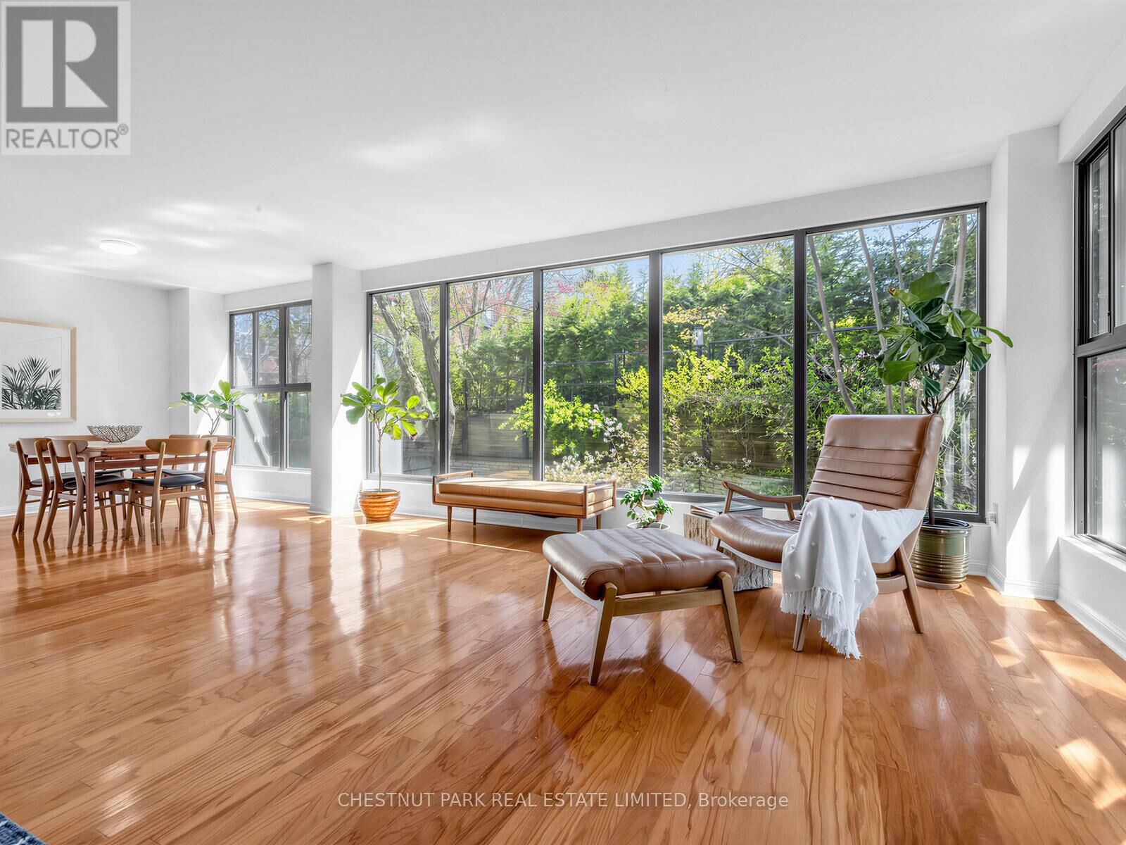 Property Photo:  2545 Bloor Street West 202  ON M6S 1S1 