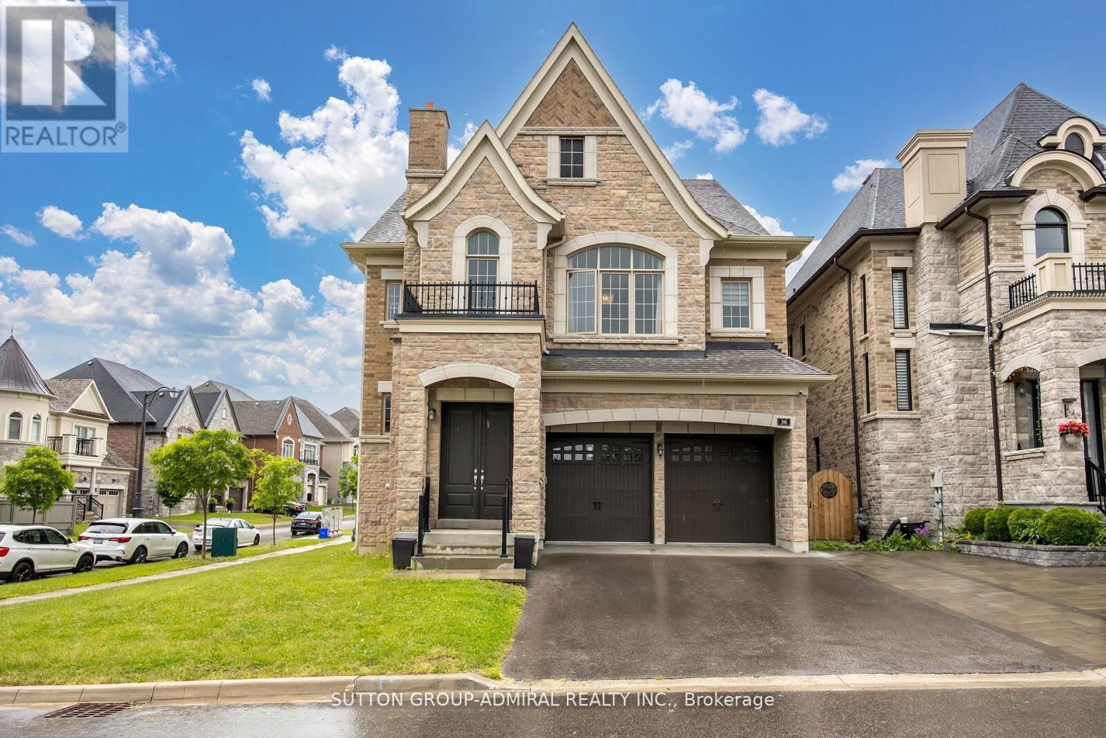 Property Photo:  36 Hurst Avenue  ON L5A 4Y5 