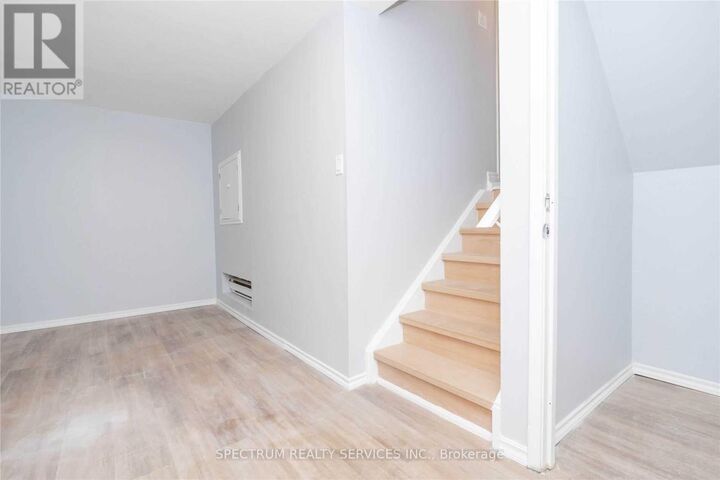 Property Photo:  197 Milestone Drive 68  ON L4G 3M2 