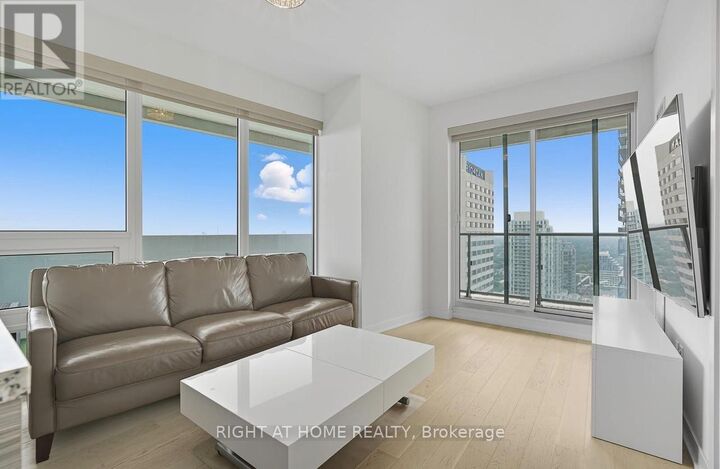Property Photo:  2221 Yonge Street 3109  ON M4S 0B8 