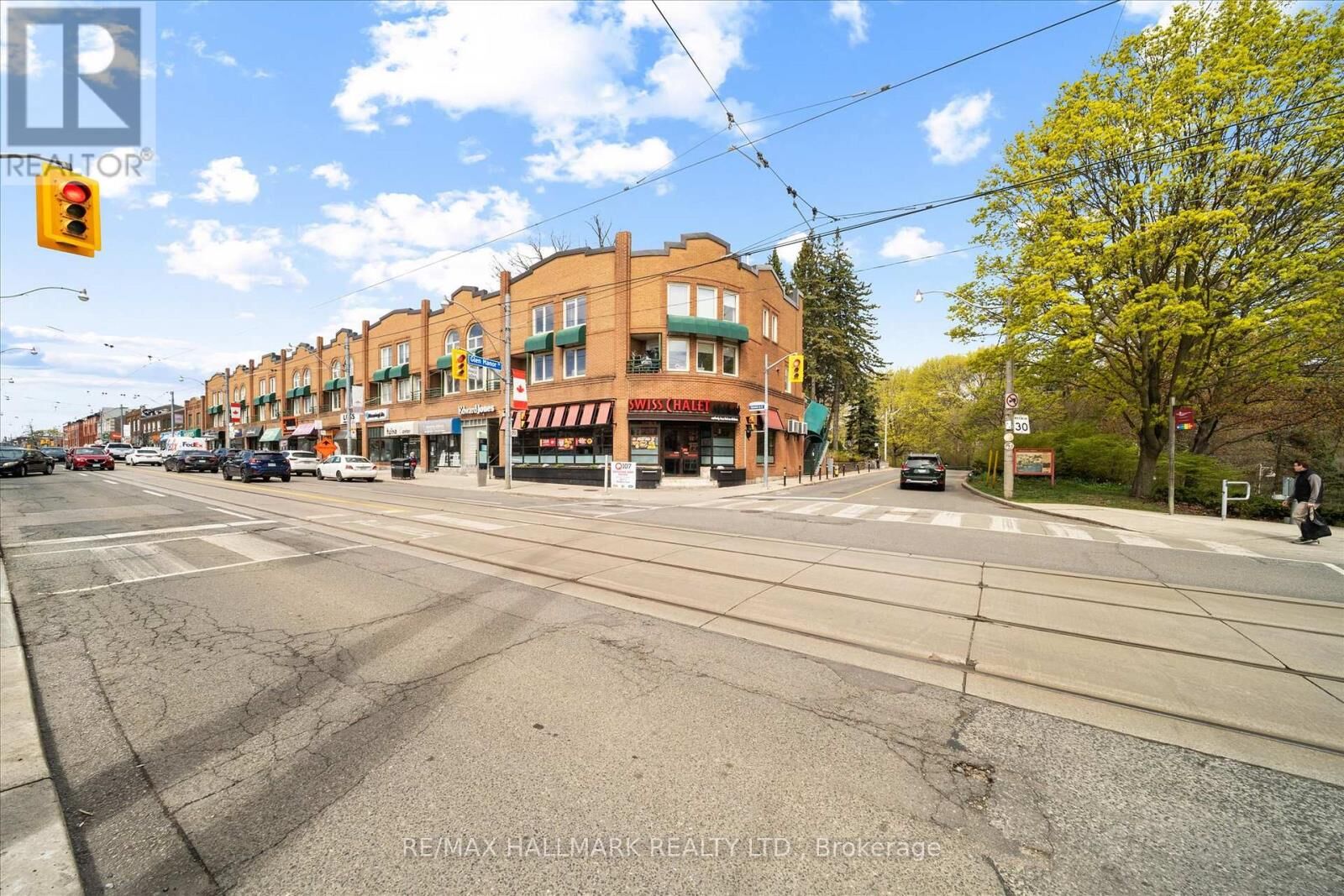 Property Photo:  122 Glen Manor Drive 1  ON M4E 2X6 