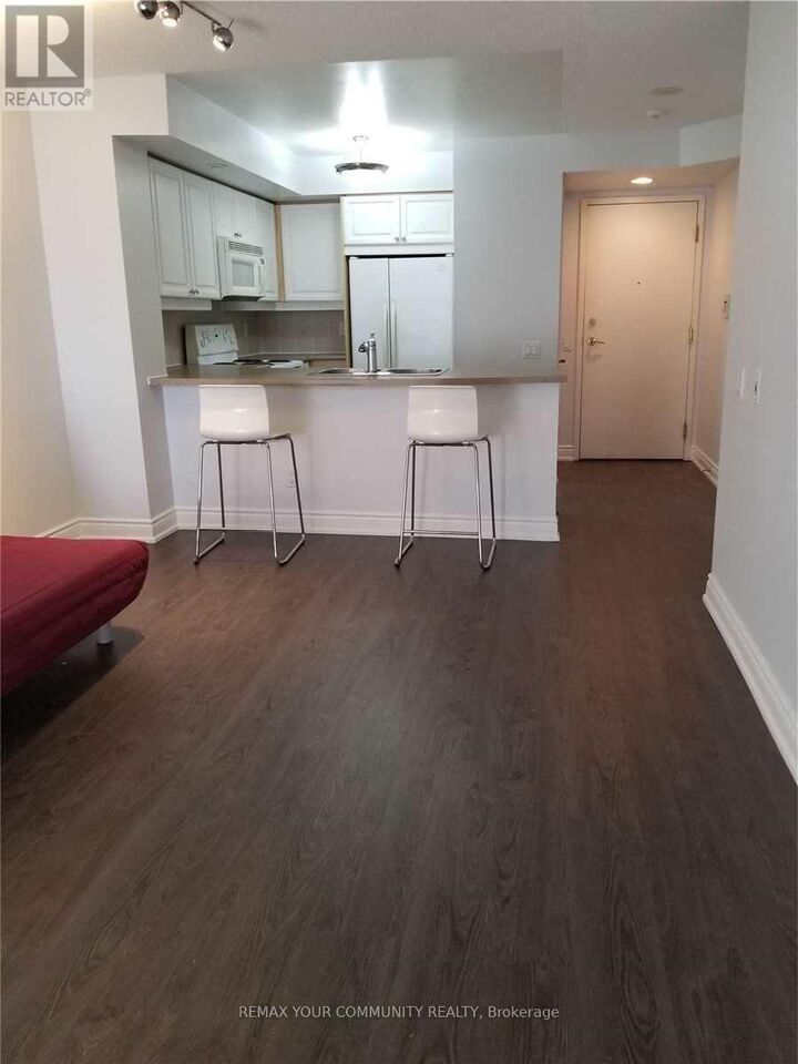 Property Photo:  5 Northtown Way 1814  ON M2N 7A1 