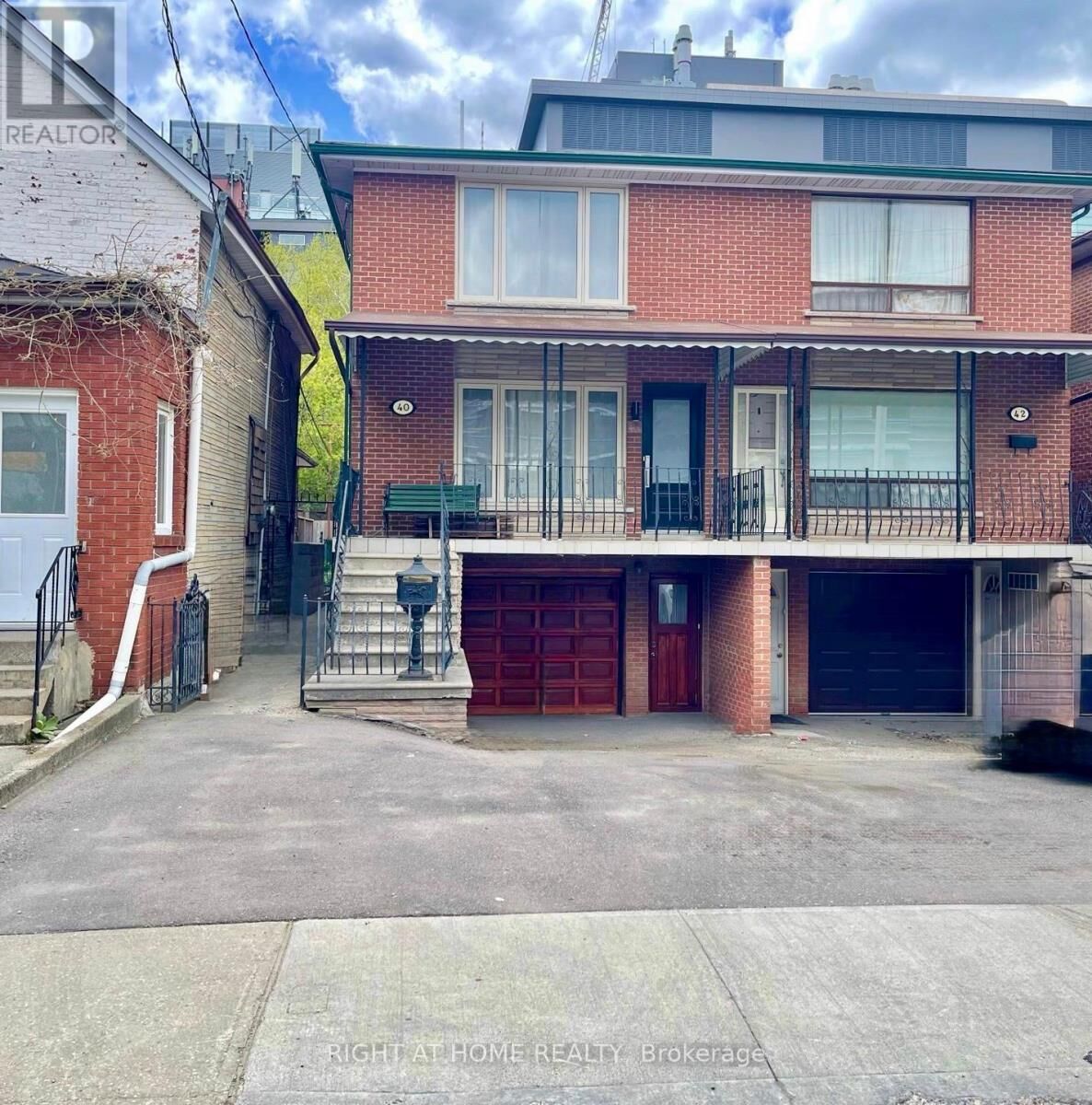 Property Photo:  40 Bellevue Avenue  ON M5T 2N4 