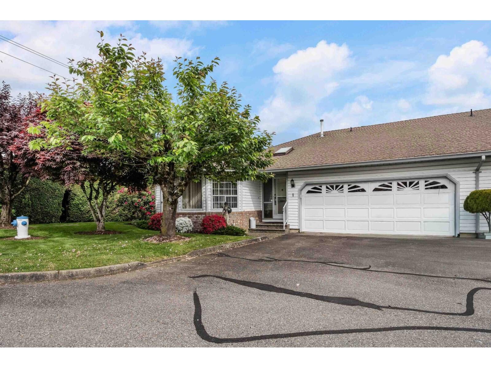Property Photo:  2988 Horn Street 1  BC V2S 3C1 