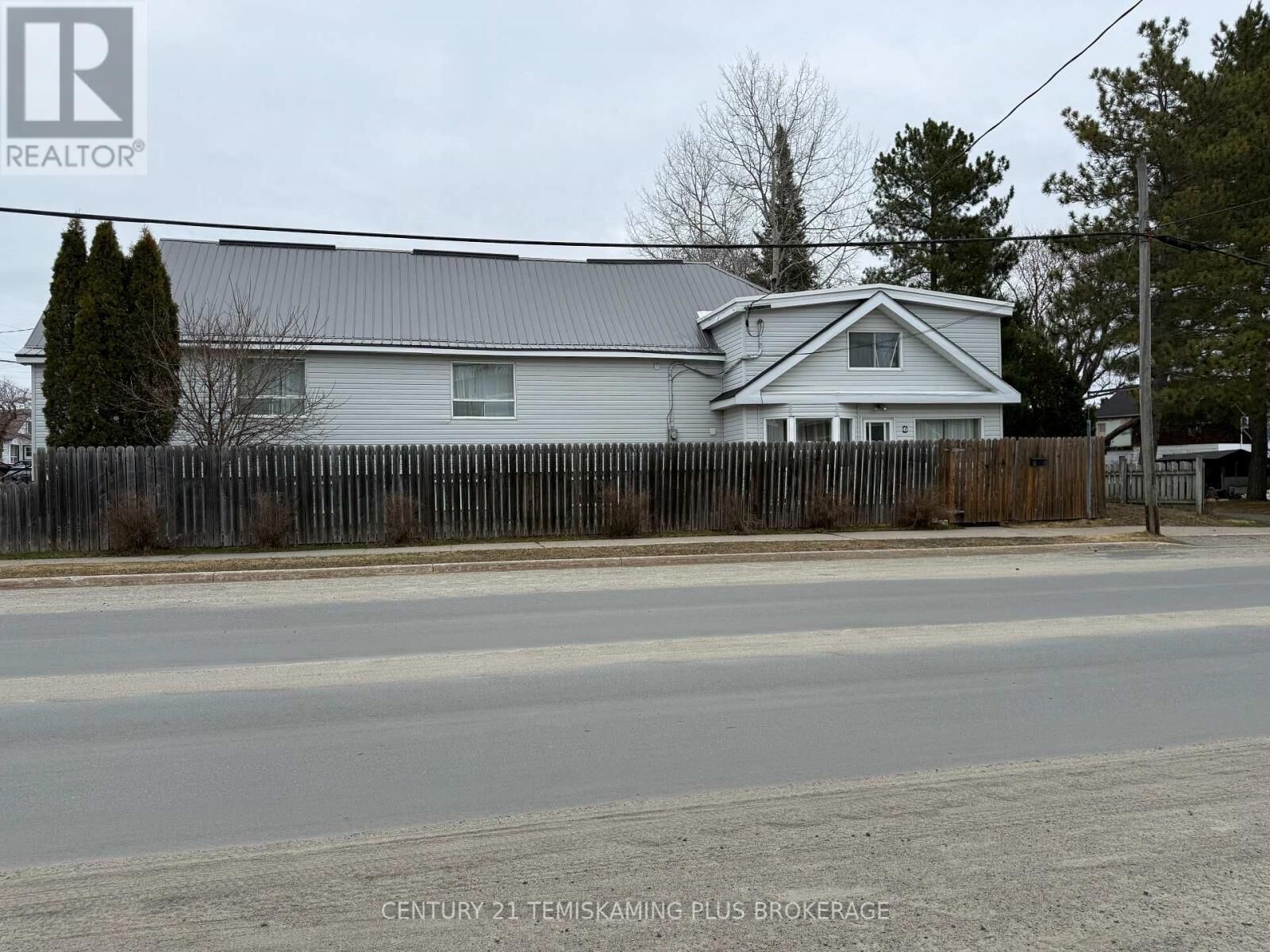 Property Photo:  81 First Street  ON P2N 1N4 