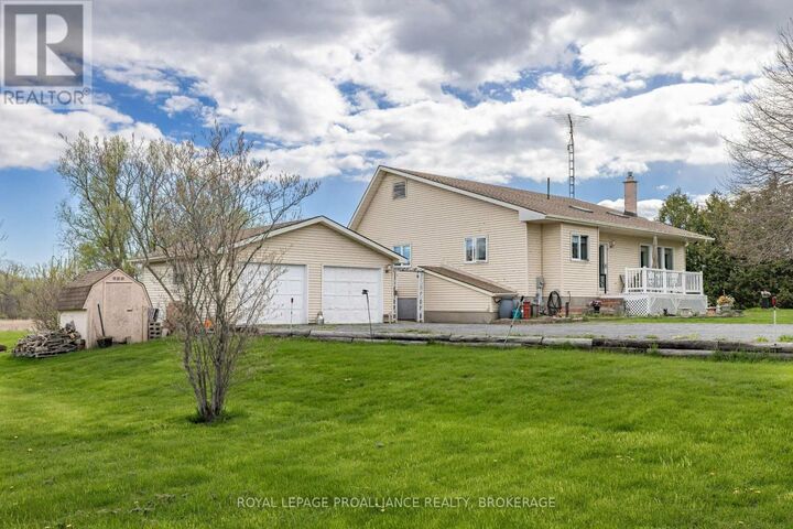 Property Photo:  706 Spithead Road  ON K7G 2V6 