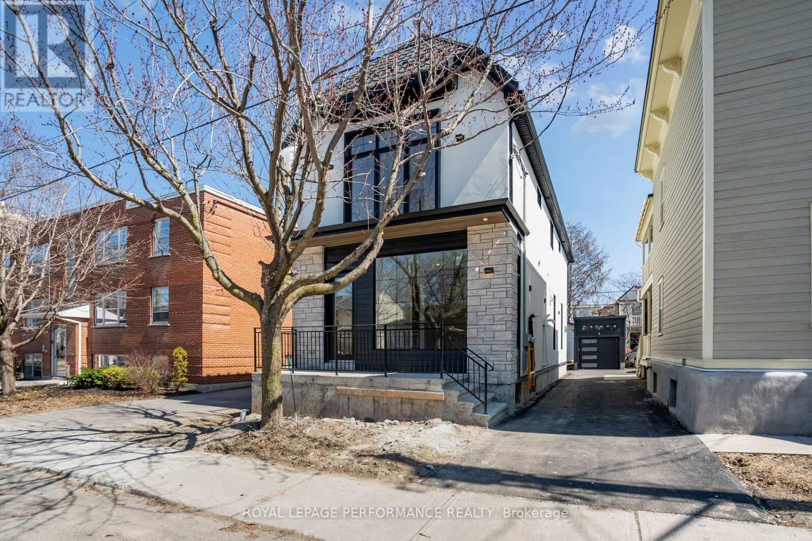 Property Photo:  31 Commanda Way  ON K1M 1G1 