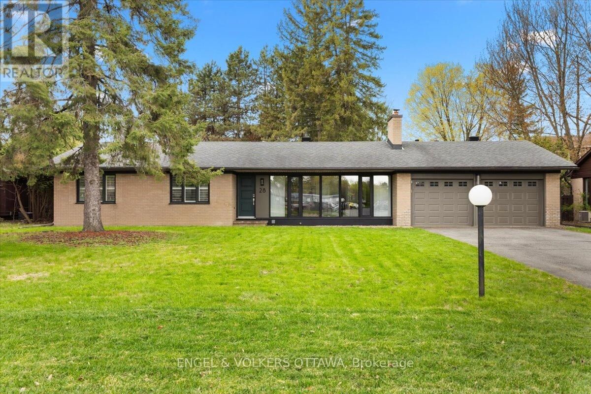 Property Photo:  28 Leacock Drive  ON K2K 1S1 