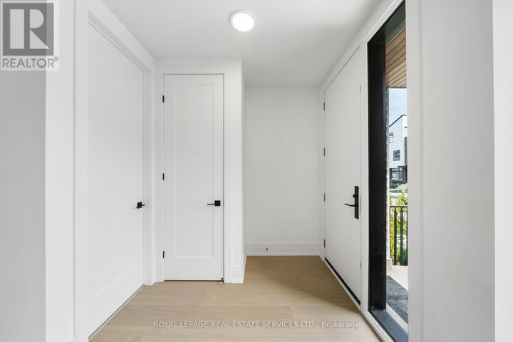 Property Photo:  20 Lou Parsons Way 12  ON L5H 0B2 