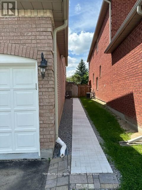 Property Photo:  81 Sweet Water Crescent  ON L4S 2B2 
