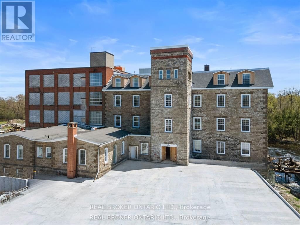 Property Photo:  150 Mill Street 204  ON K7C 1T4 
