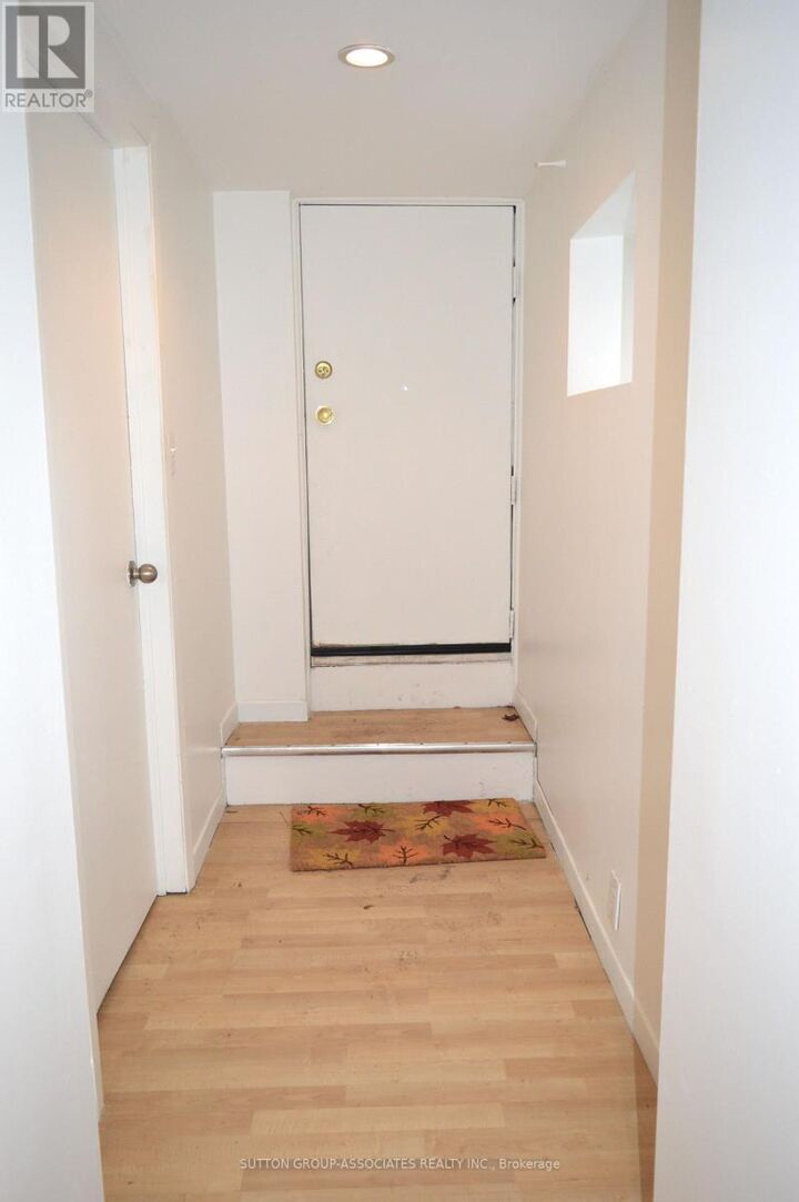 Property Photo:  360 Sorauren Avenue Bsmt  ON M6R 2H1 