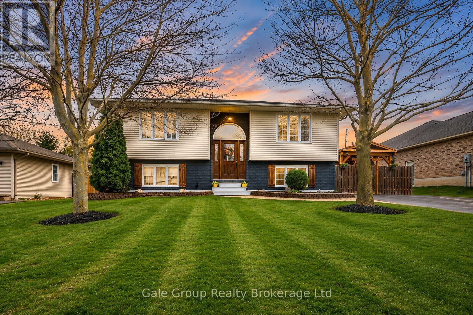 Property Photo:  22 Lorraine Avenue  ON N4G 4V3 