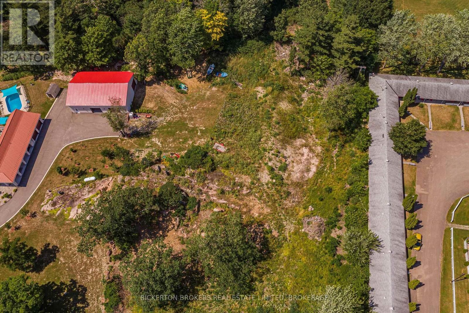 Property Photo:  790 King Street West  ON K7G 1H3 